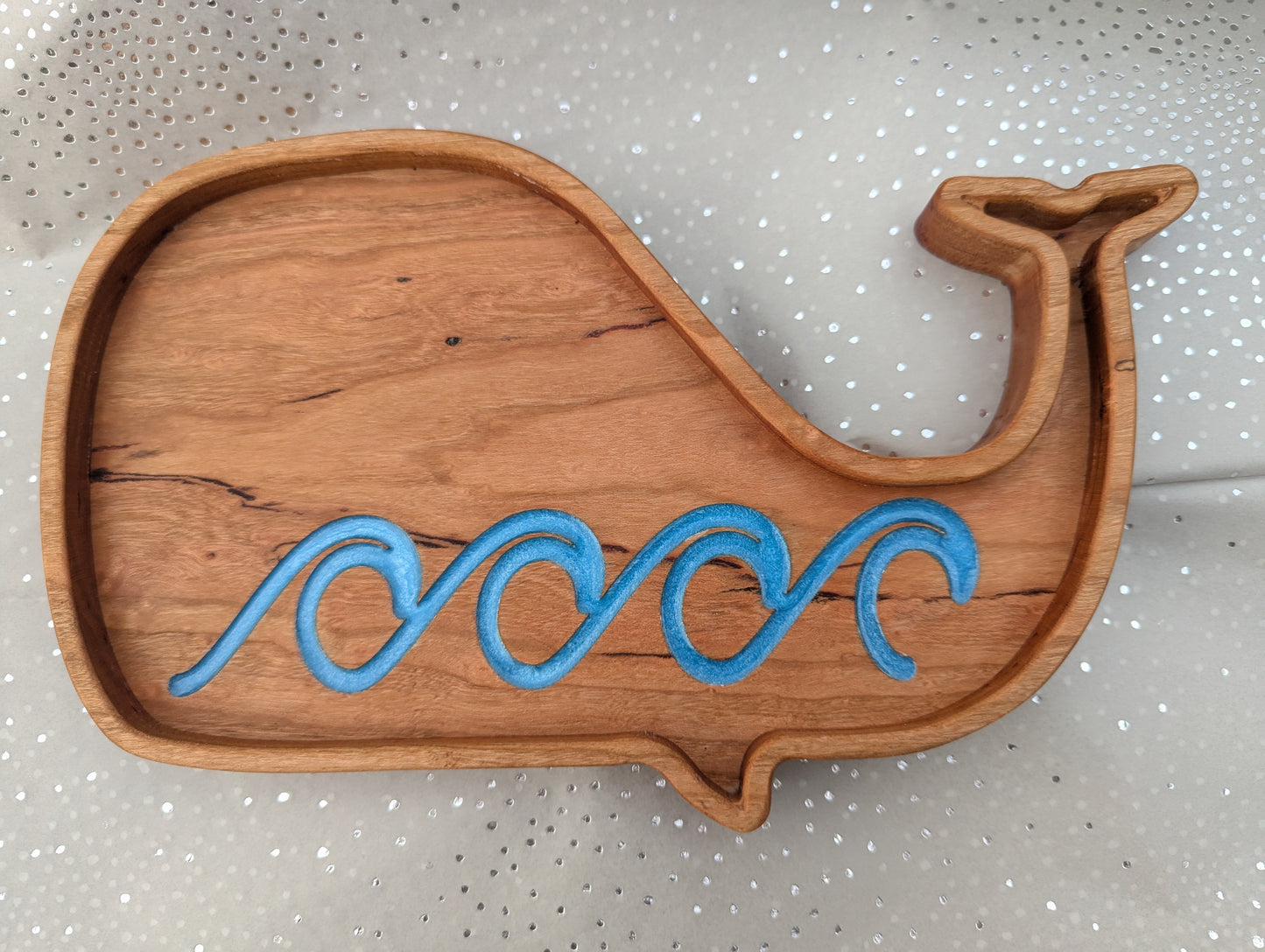 Tray for keys, phone, sunglasses, coins, snacks, tobacco, and jewelry. Ocean-themed home decor with whale and ocean waves.